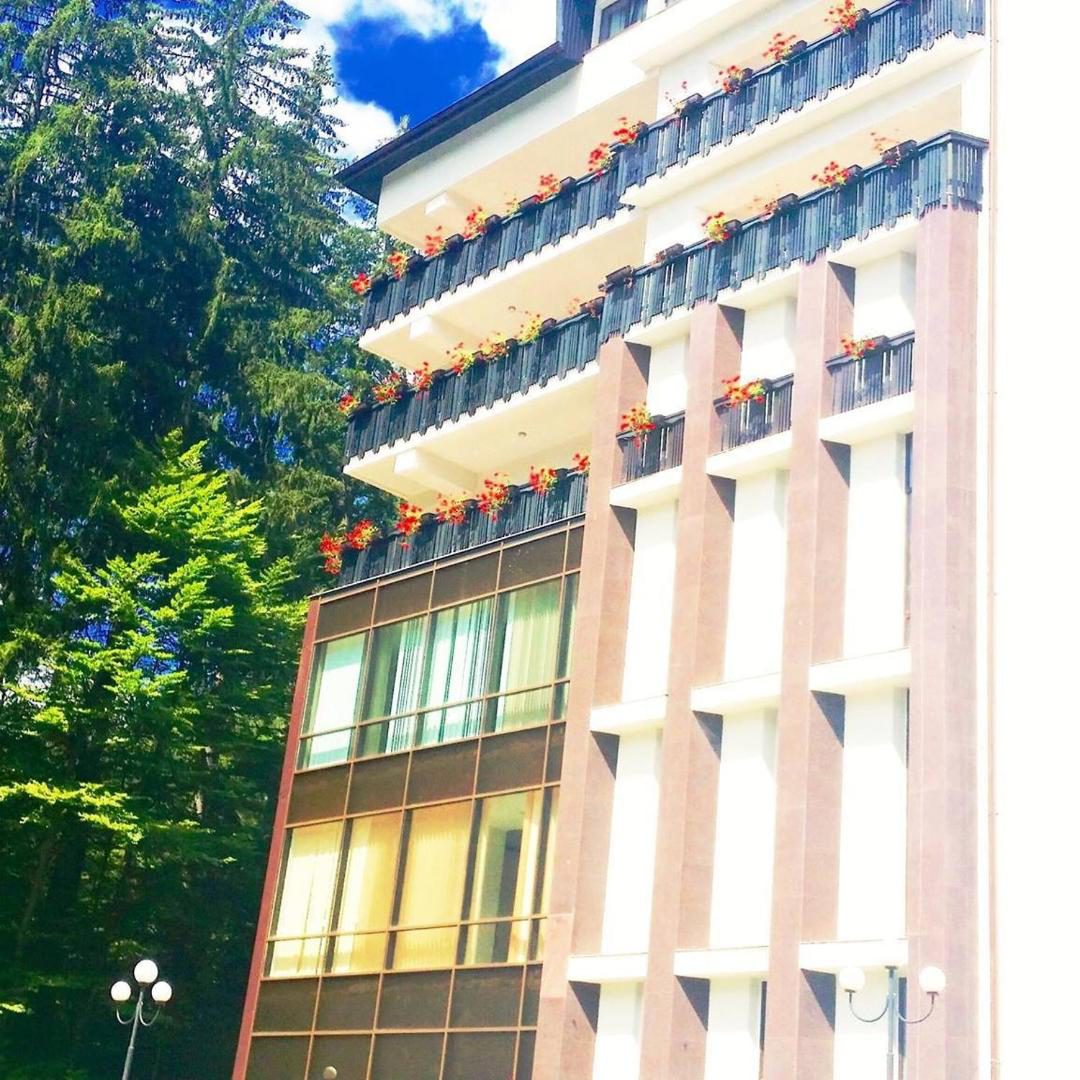 Hotel Hart Predeal – vedere exterioară asupra hotelului Hotel Hart Predeal – vedere exterioară asupra hotelului