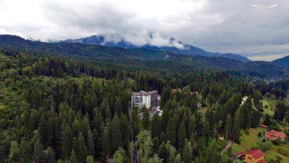 Hotel Hart Predeal – vedere spre munți din zonă Hotel Hart Predeal – vedere spre munți din zonă
