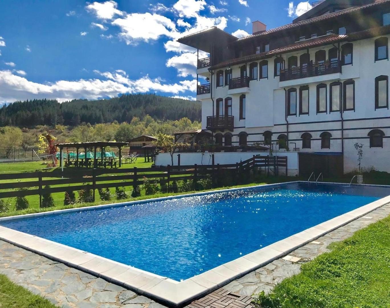 Piscină exterioară sezonieră, Hotel Orbel Dobrinishte Piscină exterioară sezonieră, Hotel Orbel Dobrinishte