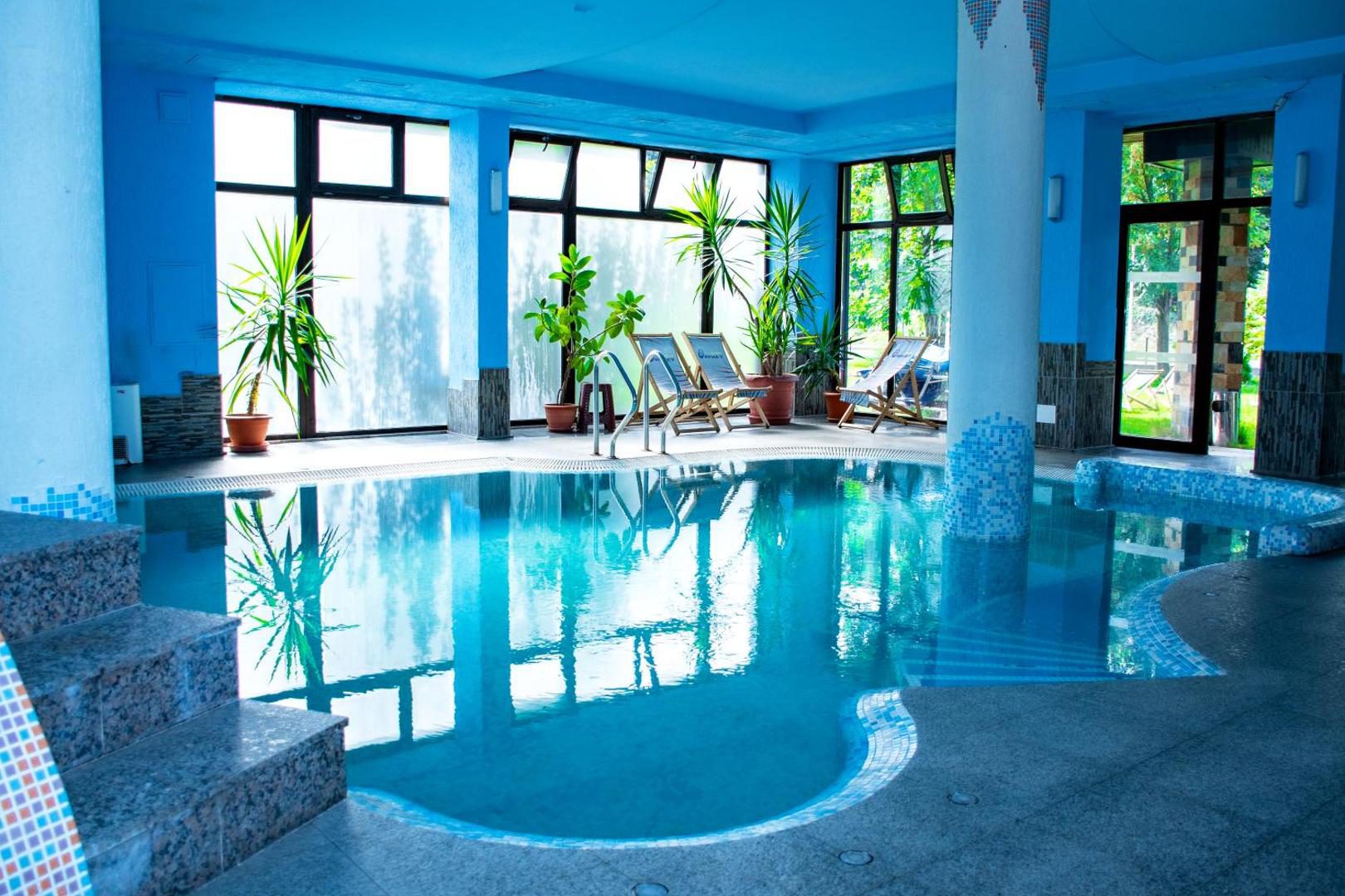 Piscină interioară cu ferestre spre grădină, Hotel Orphey Bansko Piscină interioară cu ferestre spre grădină, Hotel Orphey Bansko