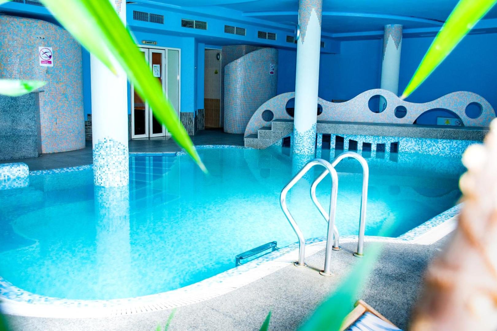 Piscină interioară cu bare de sprijin, Hotel Orphey Bansko Piscină interioară cu bare de sprijin, Hotel Orphey Bansko