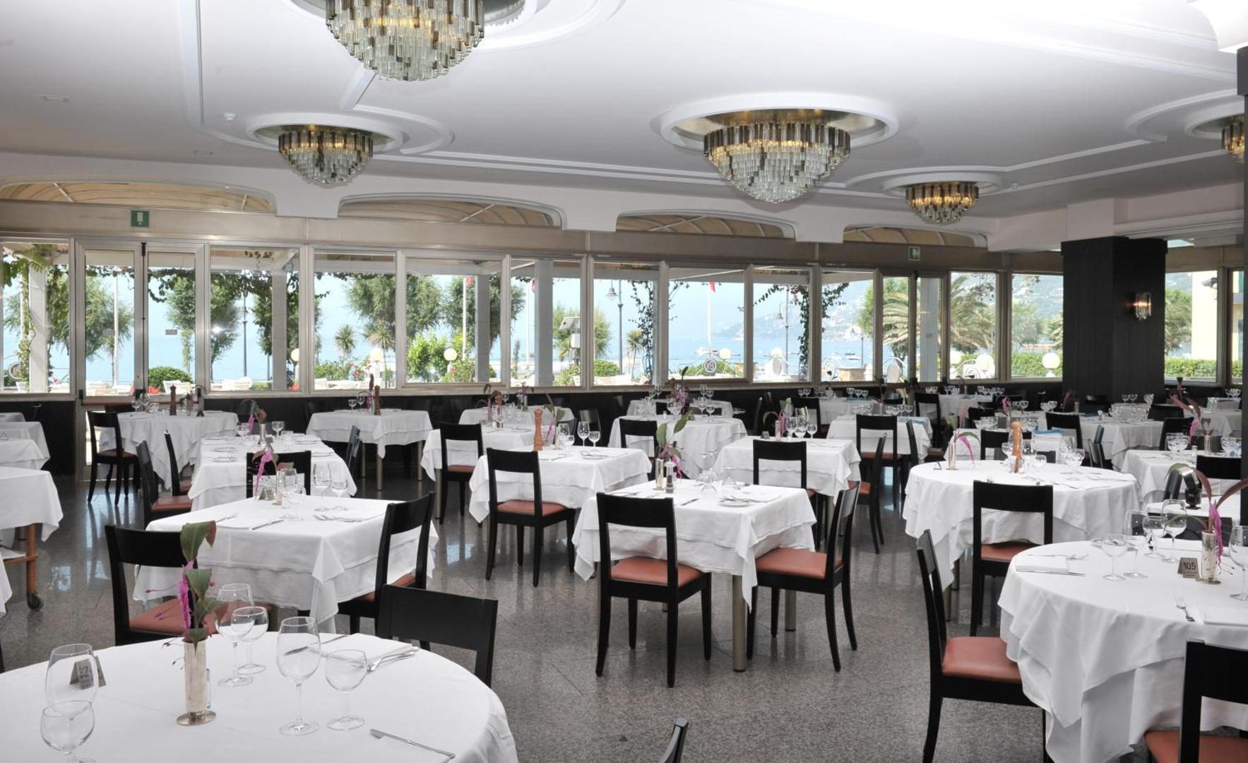 Hotel Pietra di Luna Maiori – restaurant cu vedere panoramica la mare Hotel Pietra di Luna Maiori – restaurant cu vedere panoramica la mare