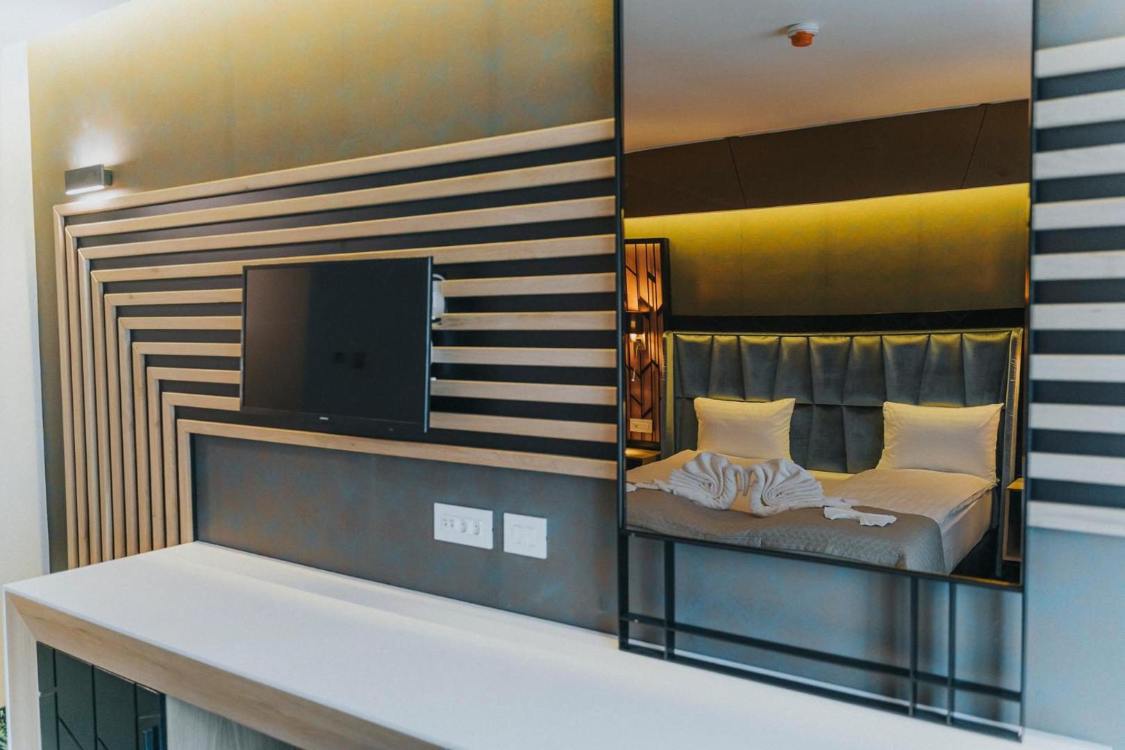 Hotel President Băile Felix – cameră spațioasă cu TV cu ecran plat Hotel President Băile Felix – cameră spațioasă cu TV cu ecran plat