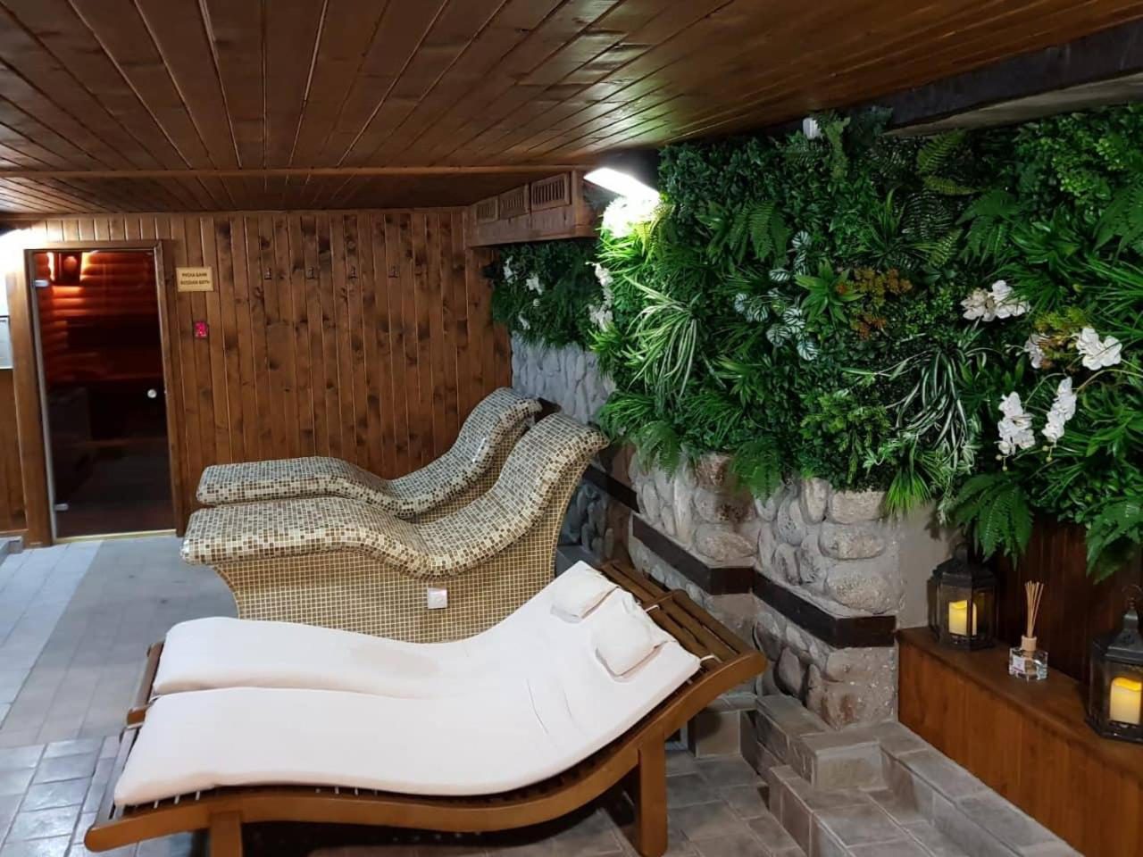 Hotel Tanne – zonă de relaxare cu jacuzzi Hotel Tanne – zonă de relaxare cu jacuzzi
