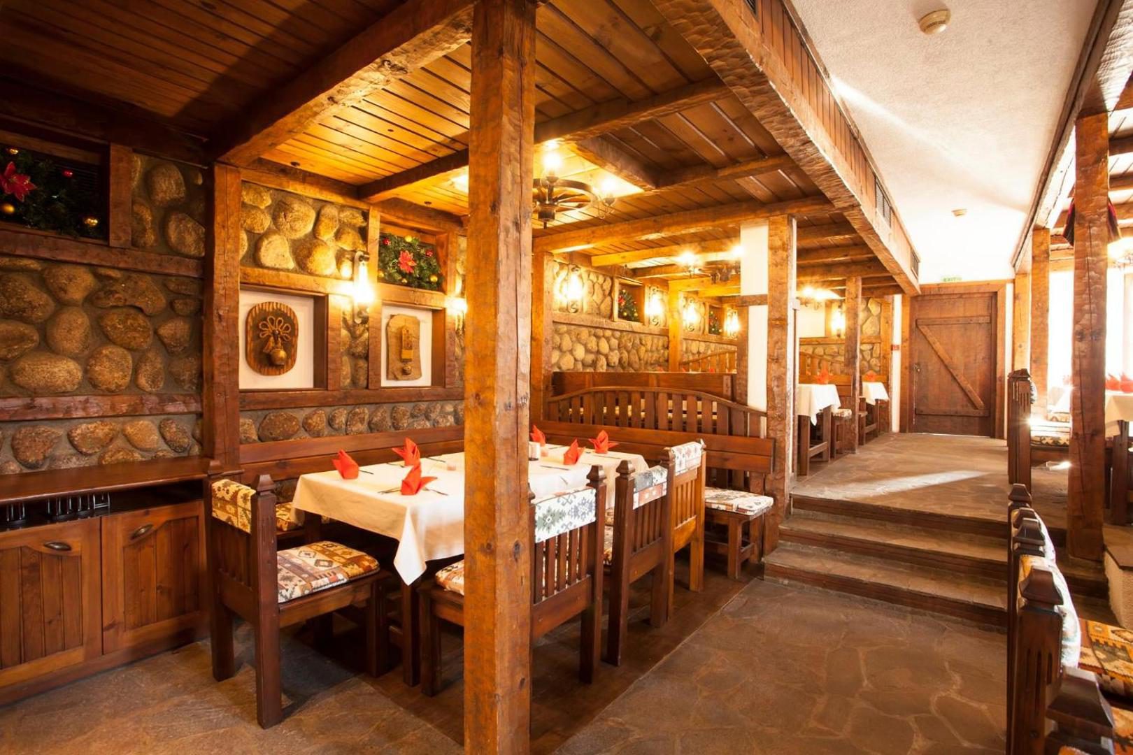 Hotel Tanne – restaurantul tradițional Hotel Tanne – restaurantul tradițional