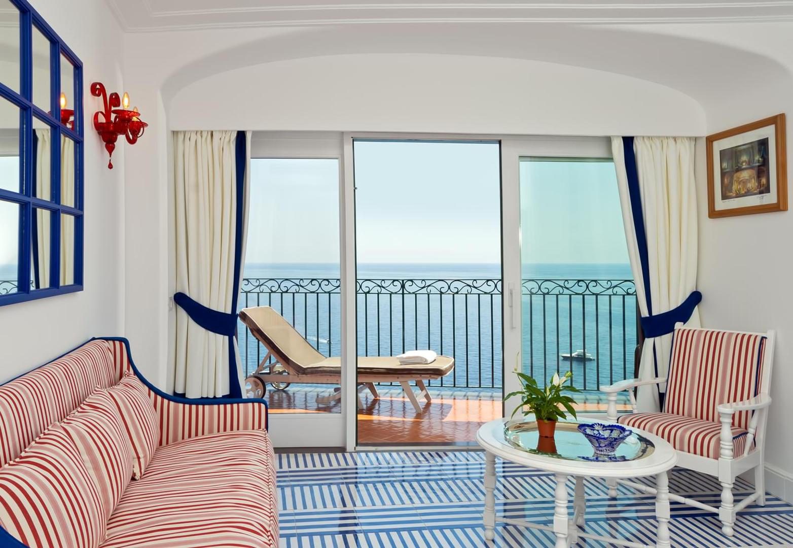 Il San Pietro di Positano – balcon cu sezlong si prosoape, vedere directa la mare si iaht in departare, Positano Il San Pietro di Positano – balcon cu sezlong si prosoape, vedere directa la mare si iaht in departare, Positano