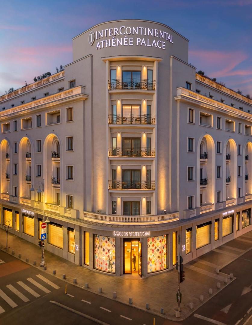 InterContinental Athenee Palace Bucharest – vedere exterioară asupra clădirii InterContinental Athenee Palace Bucharest – vedere exterioară asupra clădirii