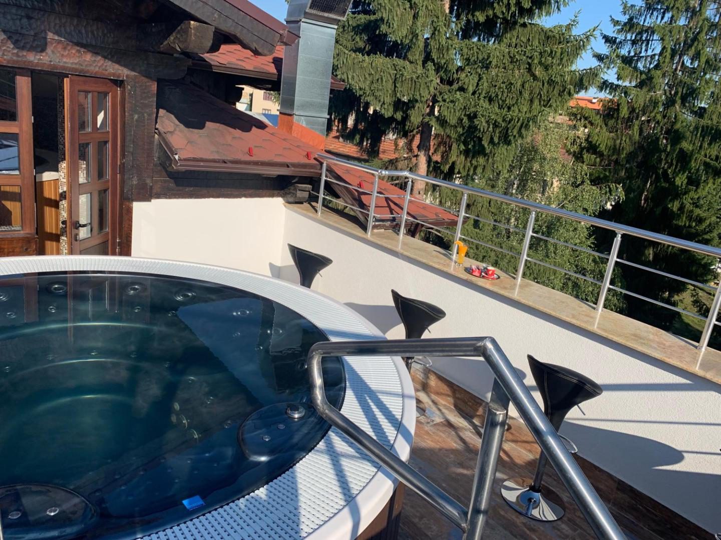 Terasă cu jacuzzi, Family Hotel Makedonska Kruchma Dobrinishte Terasă cu jacuzzi, Family Hotel Makedonska Kruchma Dobrinishte
