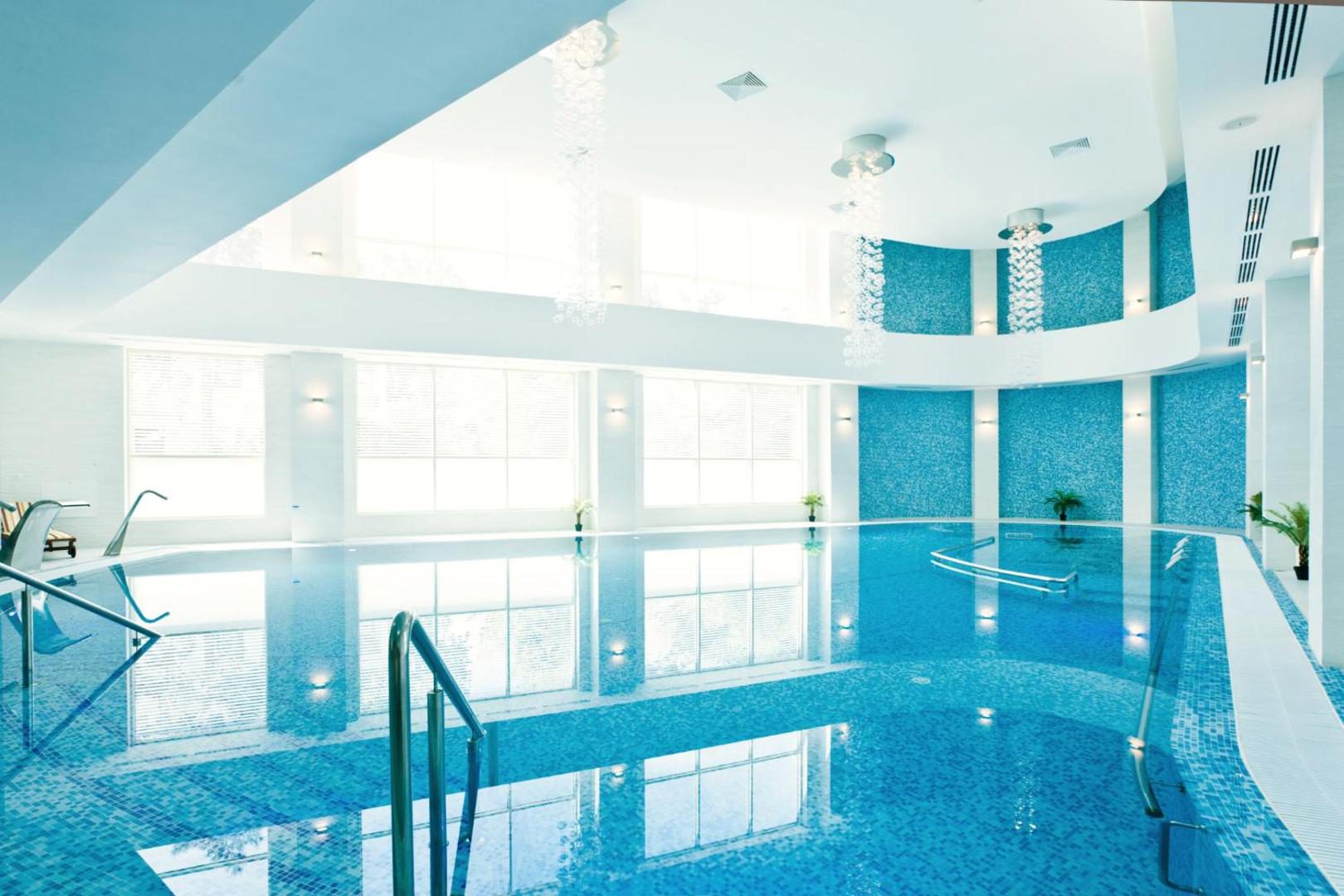 Mirage Medspa Hotel – piscina interioară încălzită Mirage Medspa Hotel – piscina interioară încălzită