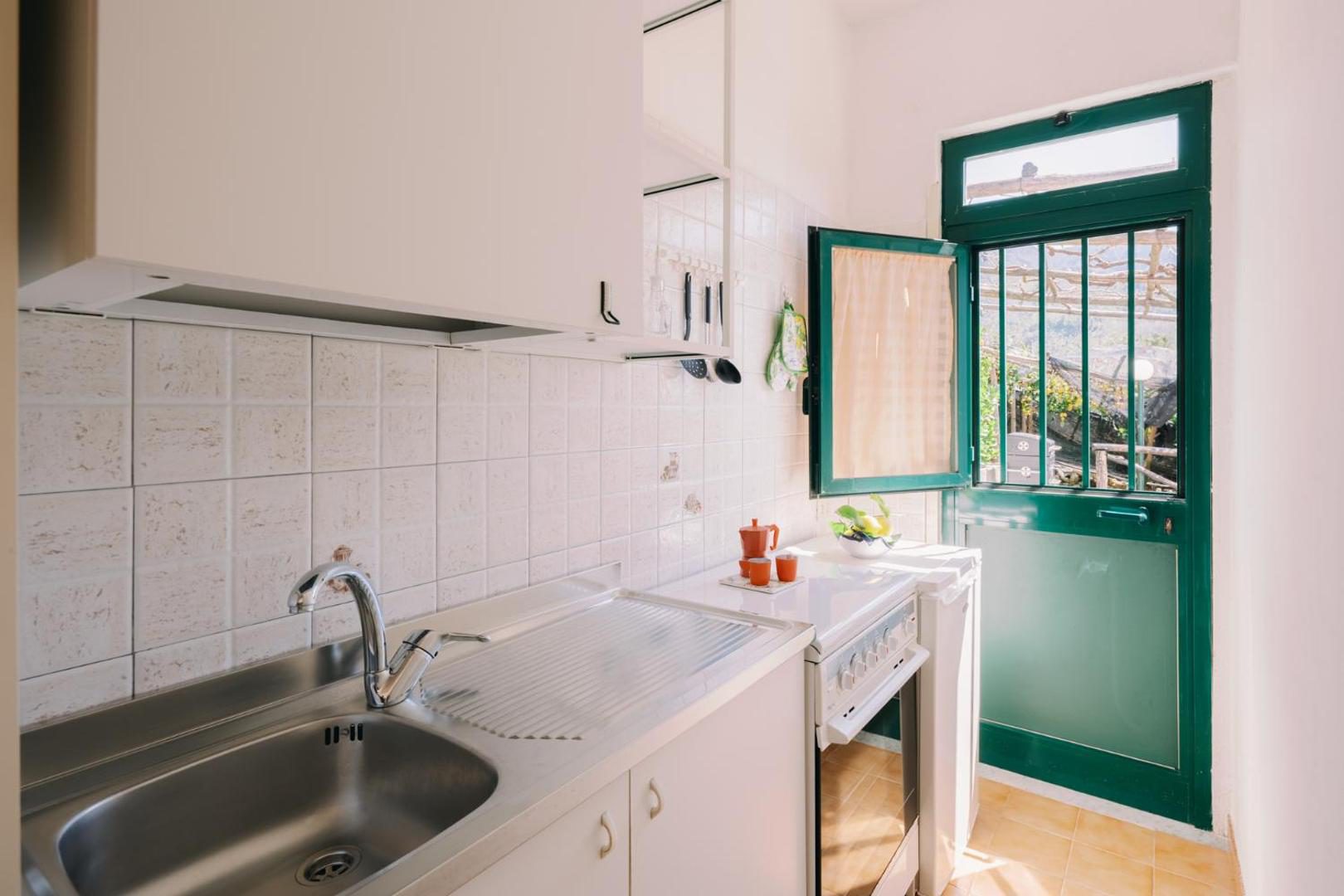 Pucare Apartments Tramonti – bucatarie proprie complet utilata Pucare Apartments Tramonti – bucatarie proprie complet utilata