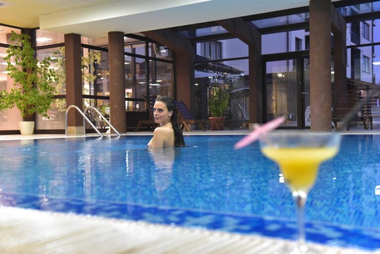 Piscină interioară cu bar, Royal Bansko Family Apart Hotel