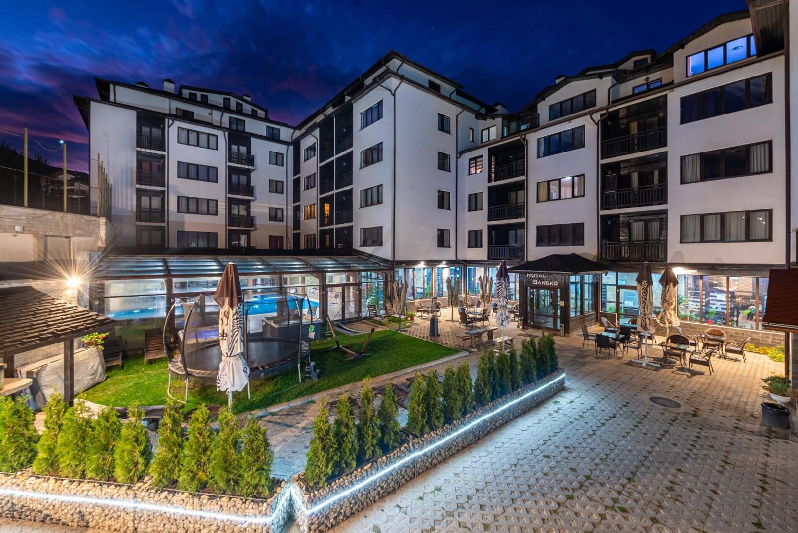 Fațadă complex noaptea, Royal Bansko Family Apart Hotel Fațadă complex noaptea, Royal Bansko Family Apart Hotel