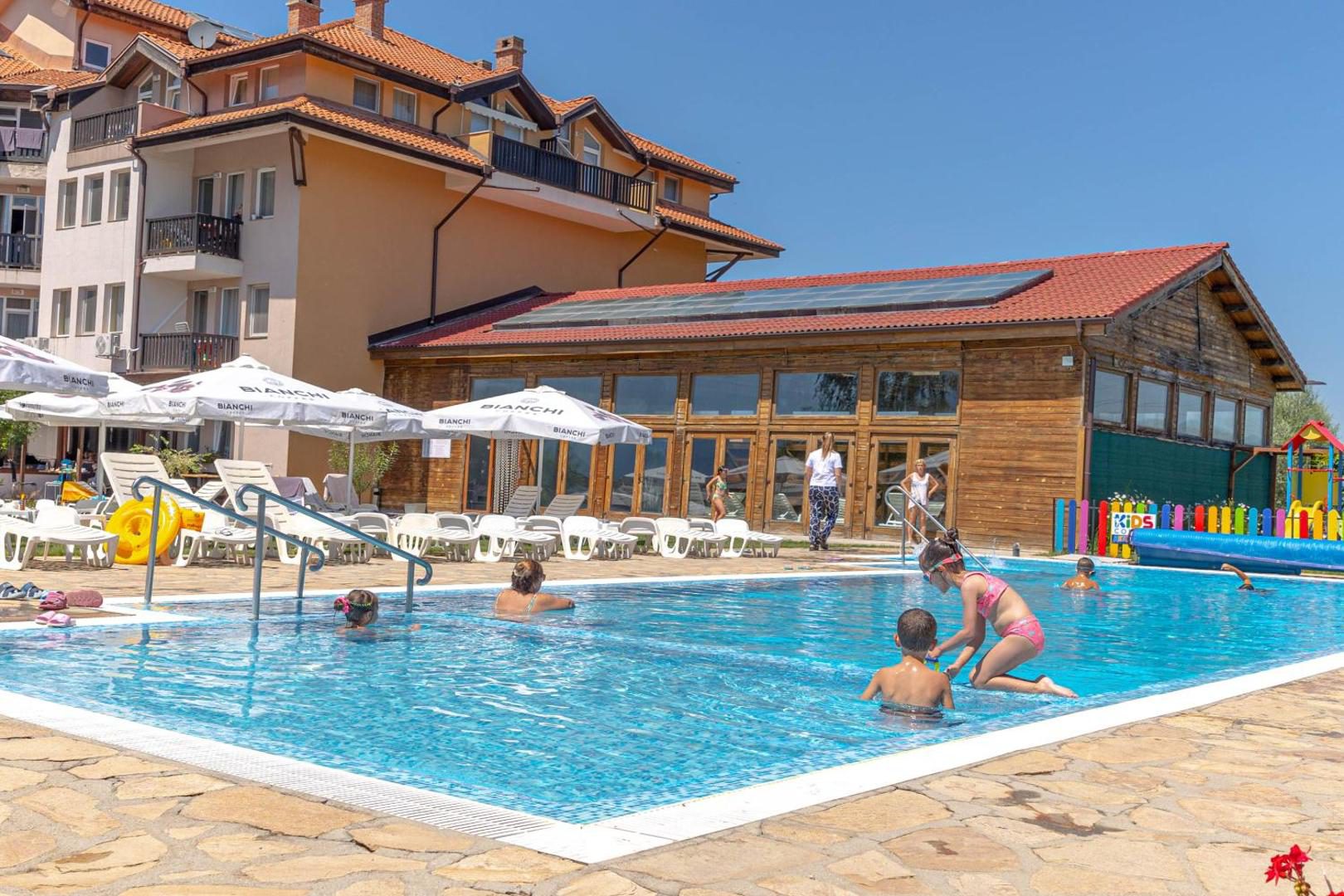 Piscină exterioară cu oaspeți, Thermal Hotel Seven Seasons Banya Piscină exterioară cu oaspeți, Thermal Hotel Seven Seasons Banya