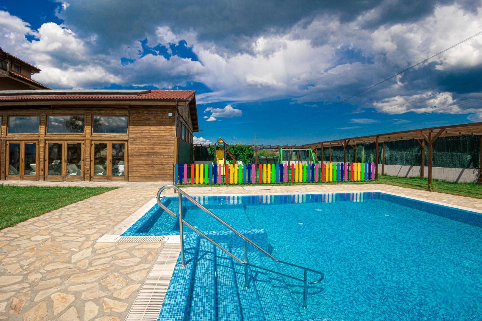 Piscină interioară cu apă minerală încălzită, Thermal Hotel Seven Seasons Banya Piscină interioară cu apă minerală încălzită, Thermal Hotel Seven Seasons Banya