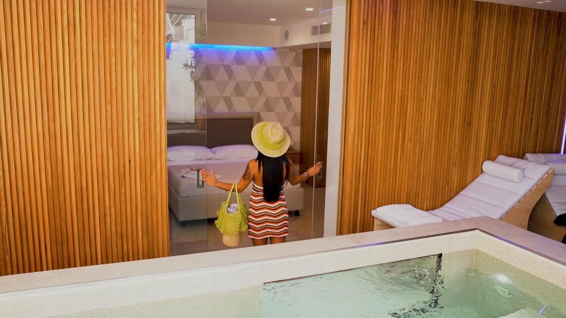 SG Suite & Spa Vietri – acces direct din dormitor spre piscina privata SG Suite & Spa Vietri – acces direct din dormitor spre piscina privata