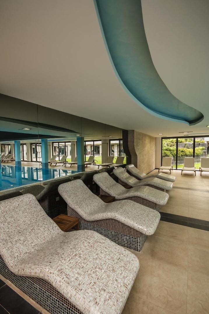 Saint George Palace Aparthotel – zonă de relaxare lângă piscină Saint George Palace Aparthotel – zonă de relaxare lângă piscină