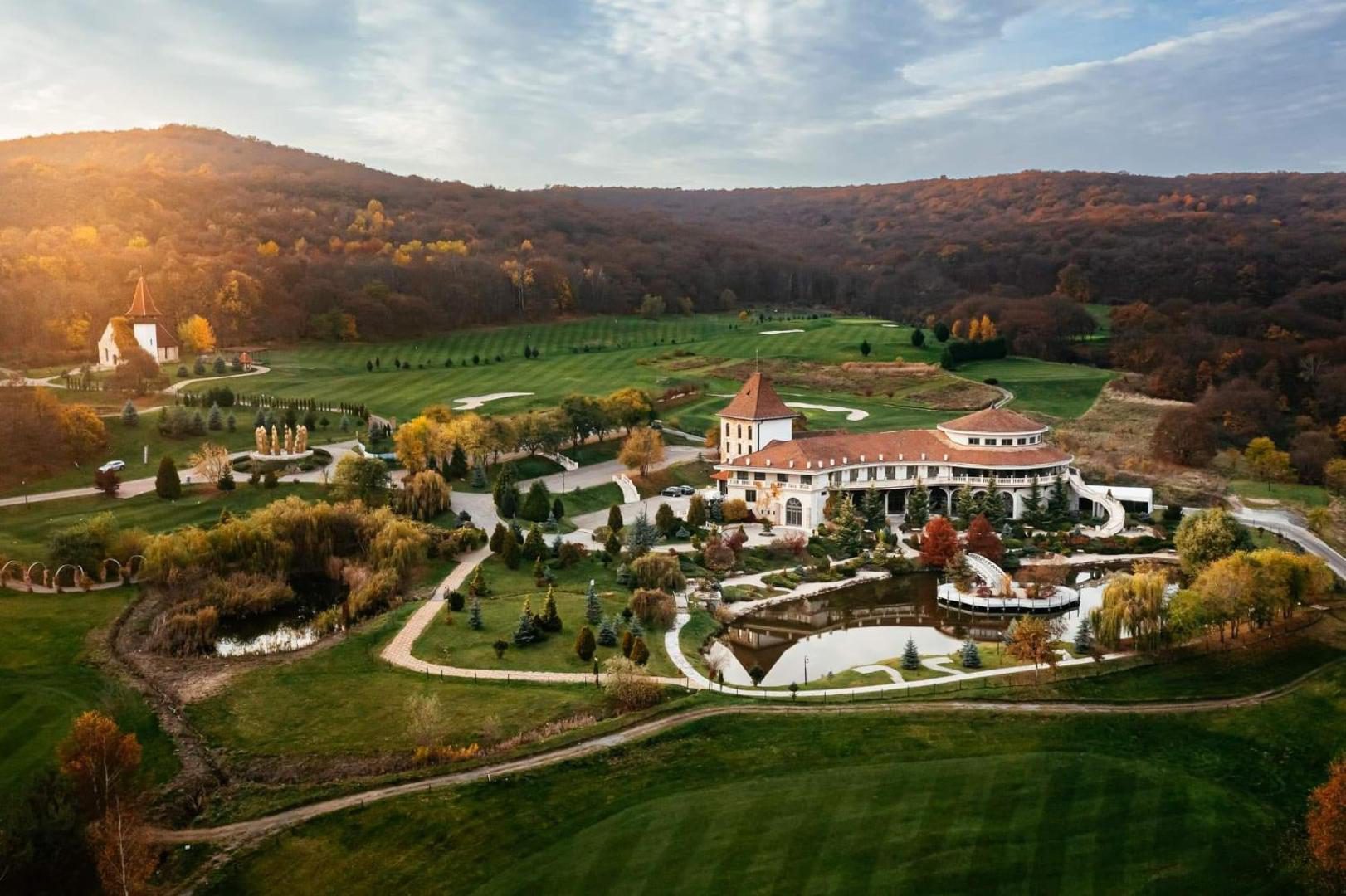 Sungarden Golf & Spa Resort – vedere aeriană asupra resortului și terenului de golf Sungarden Golf & Spa Resort – vedere aeriană asupra resortului și terenului de golf