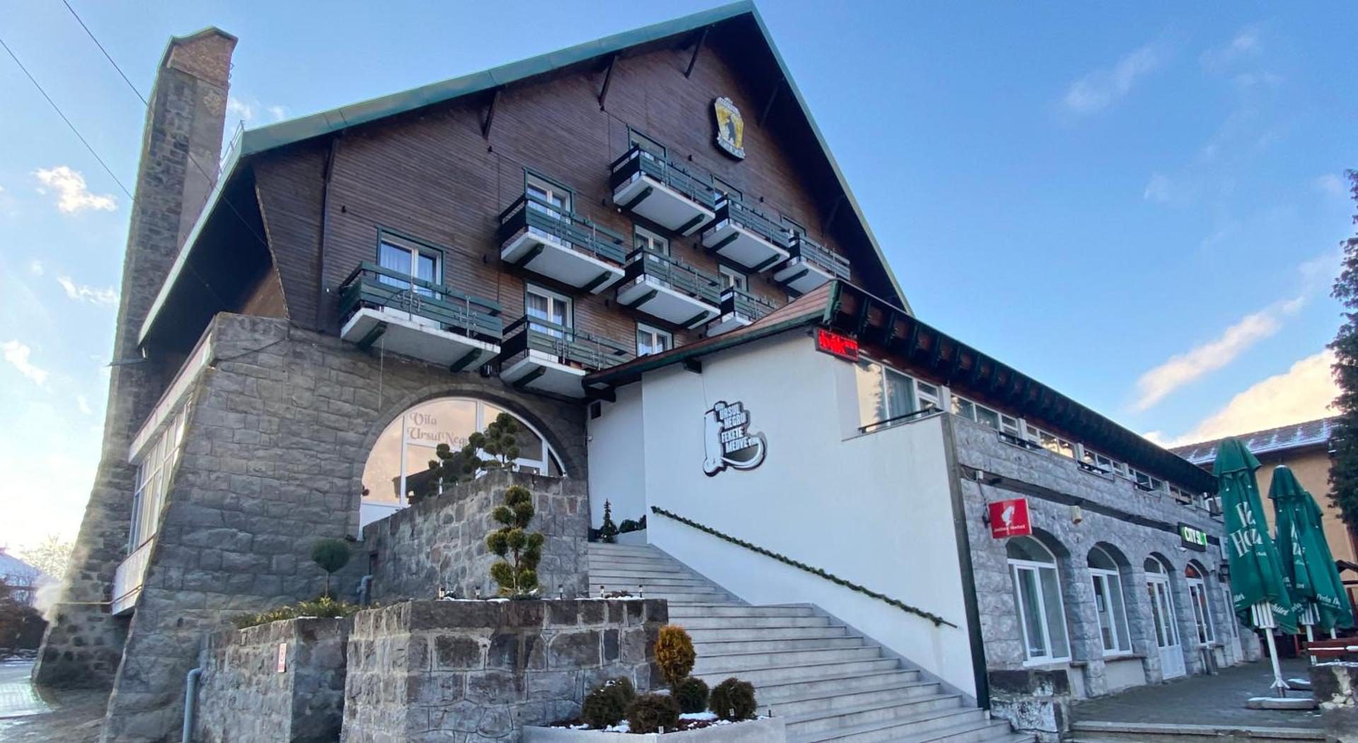 Vila Ursul Negru – exteriorul pensiunii în Sovata Vila Ursul Negru – exteriorul pensiunii în Sovata