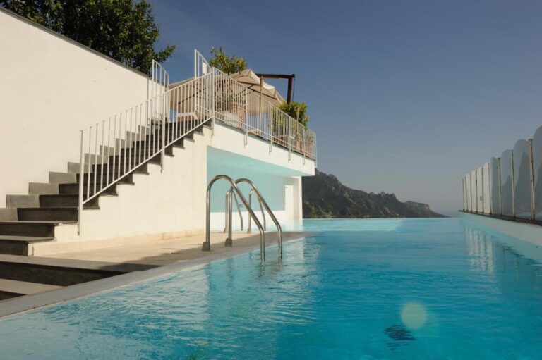 Hotel Villa Fraulo Ravello – piscina exterioara cu margine spre orizont, vedere la Golful Salerno