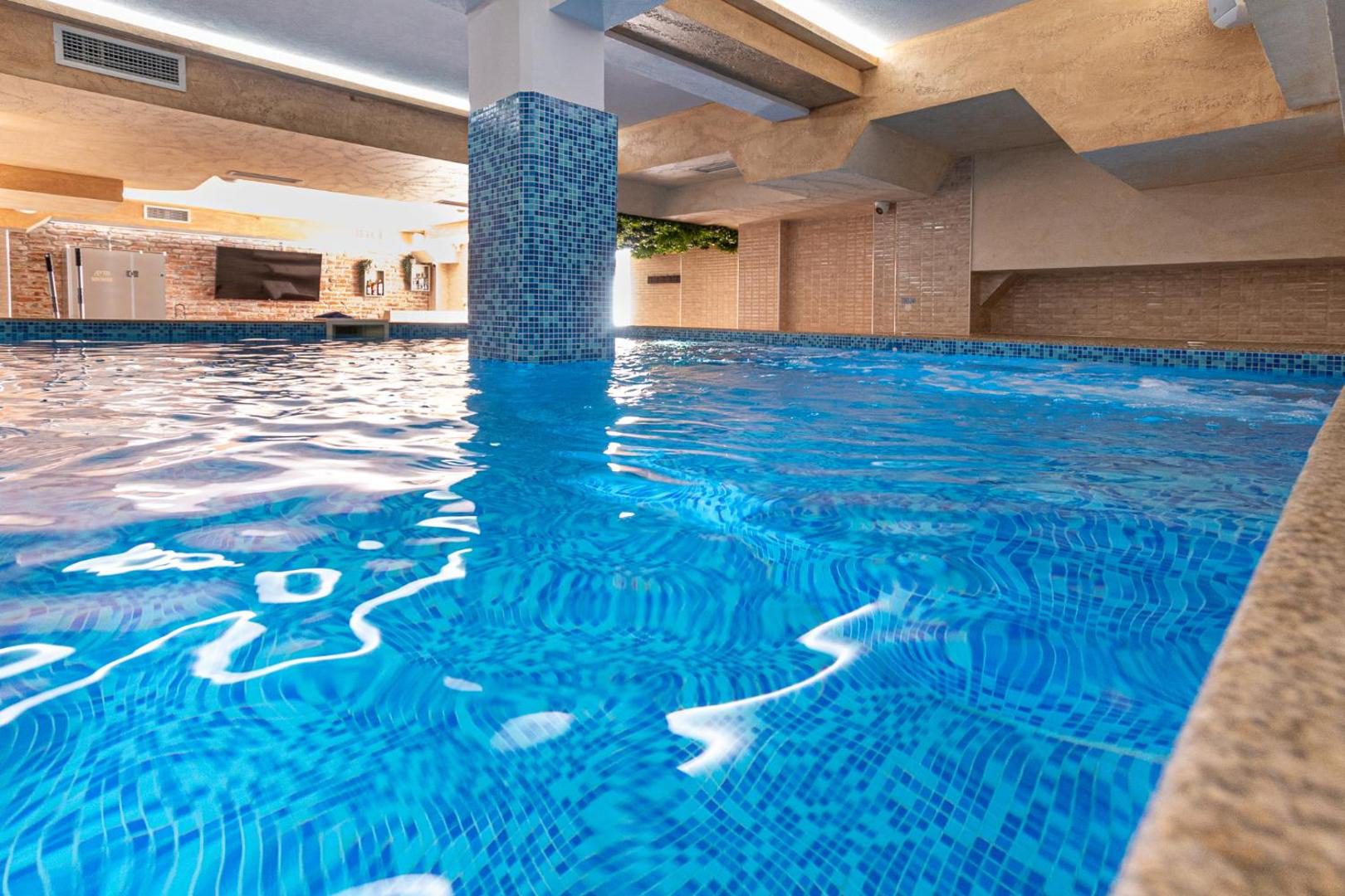 Piscină interioară, Баня Аква Ризорт