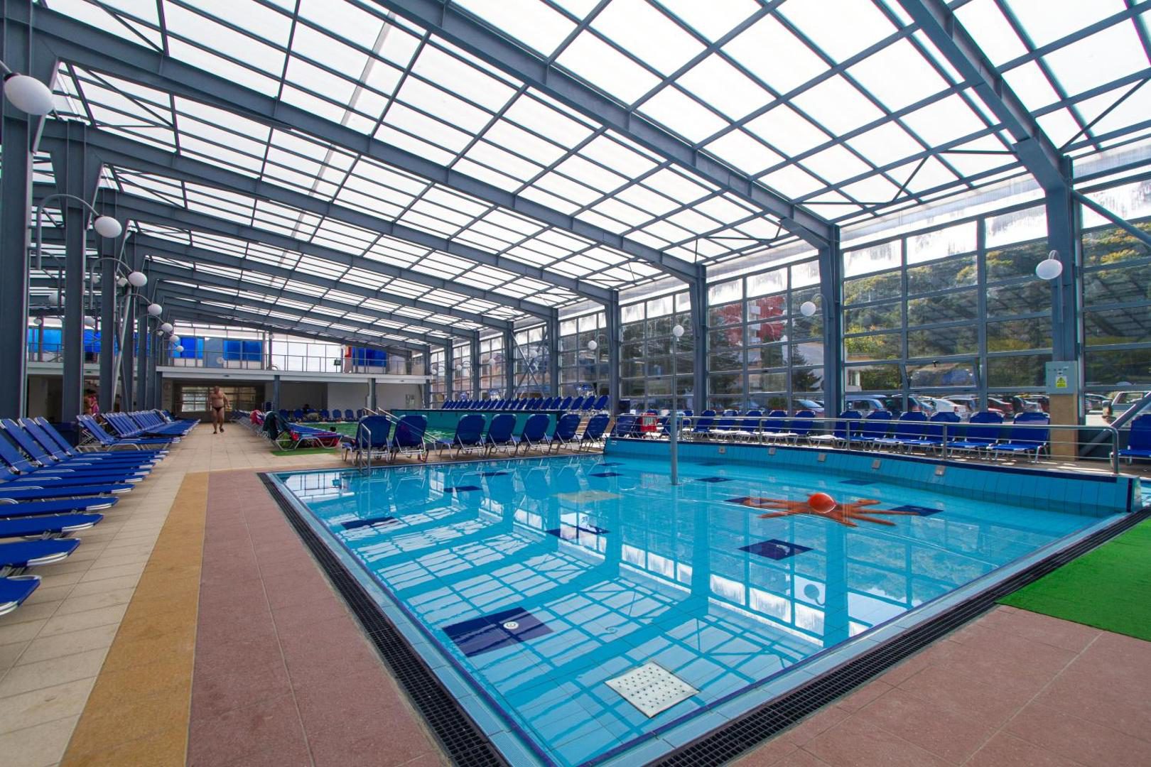 Complex Balnear Cozia - Corp Căciulata – piscina interioară cu apă termală