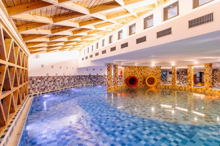 Hotel Crystal Wellness & Spa superior – piscina interioară încălzită