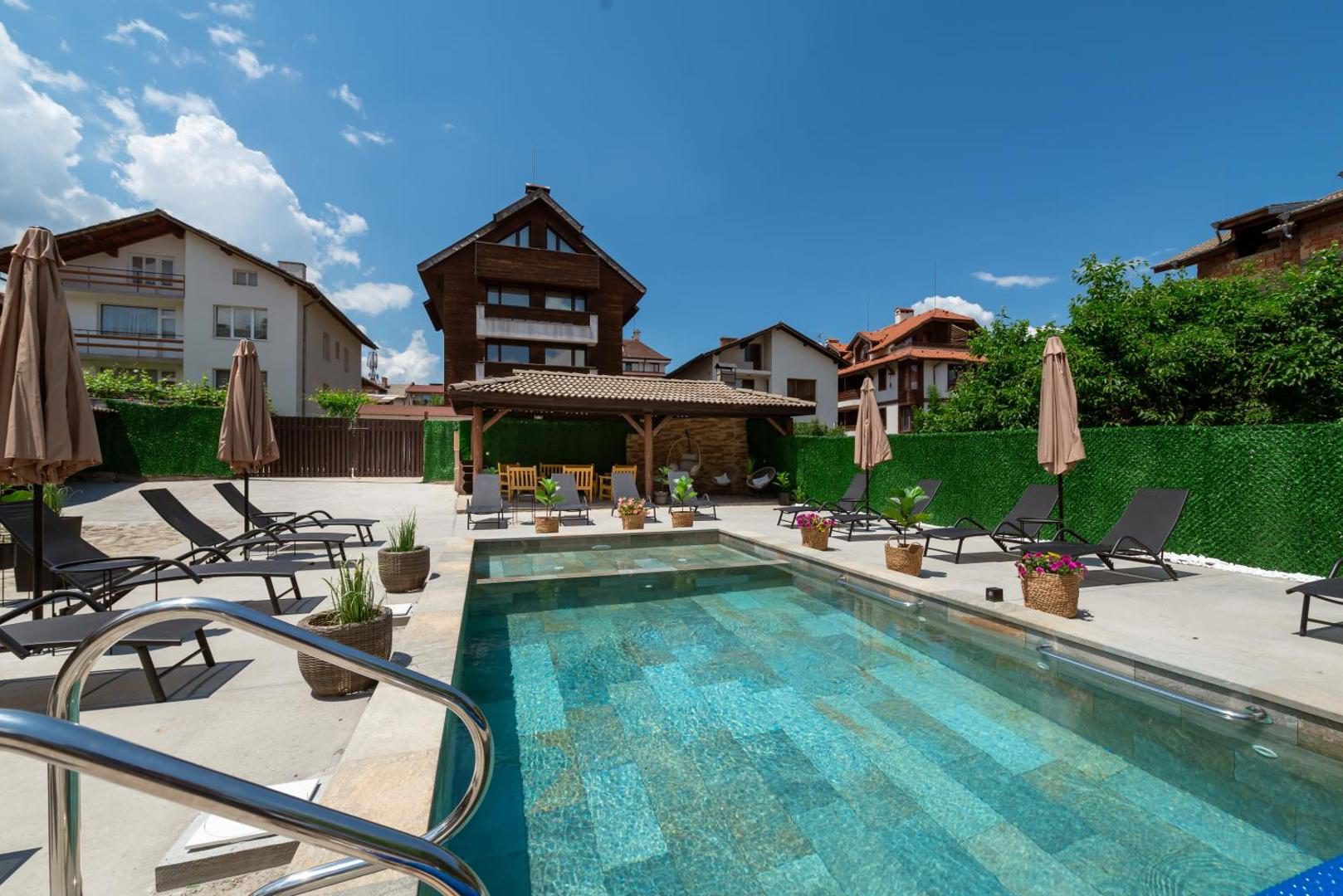 Grami Hotel – piscina exterioară încălzită
