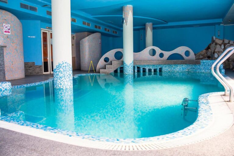 Piscină interioară cu design mozaic, Hotel Orphey Bansko