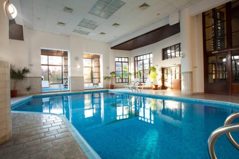 Hotel Tanne – piscina interioară cu apă minerală caldă