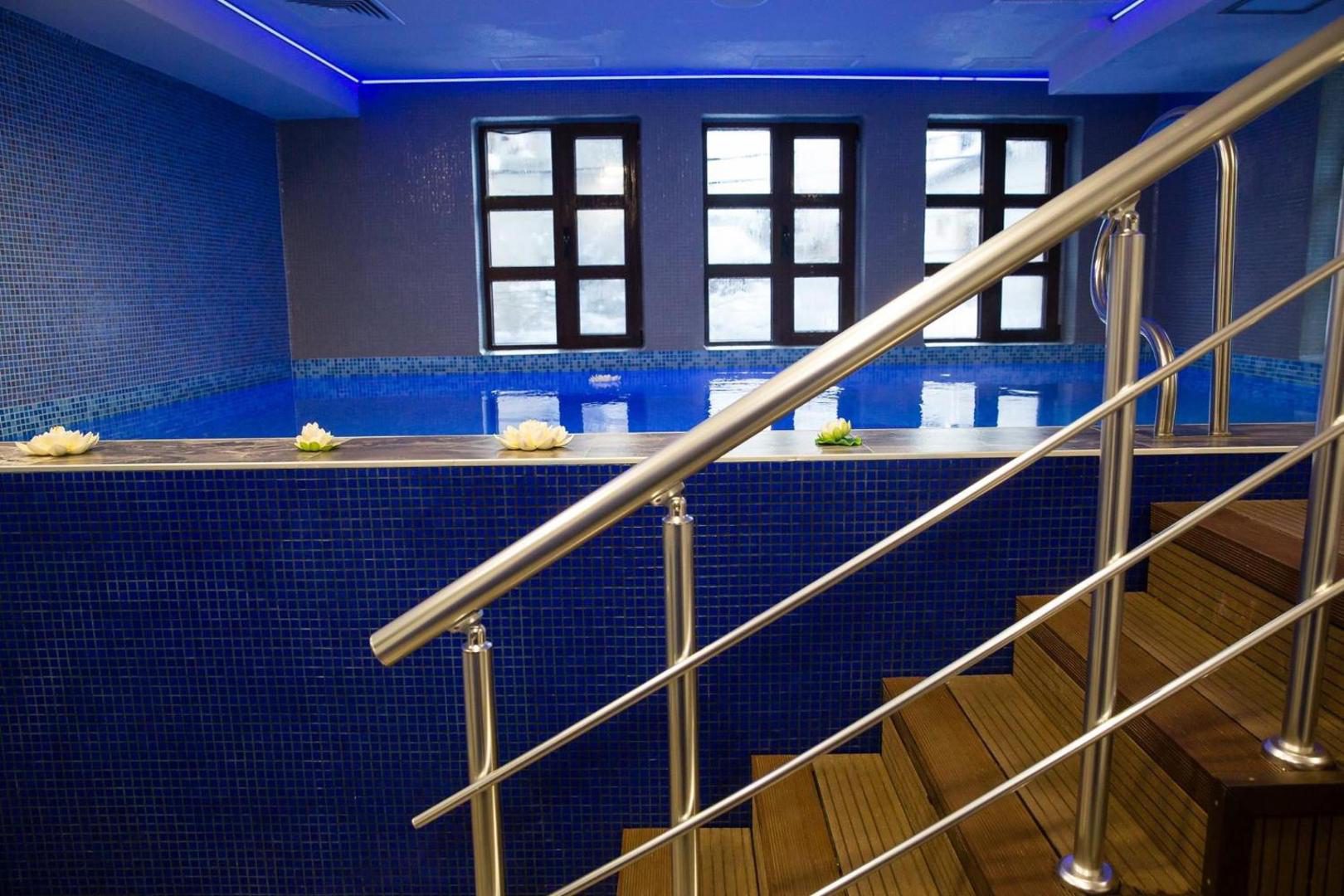 Piscină interioară cu apă minerală, Family Hotel Makedonska Kruchma Dobrinishte Piscină interioară cu apă minerală, Family Hotel Makedonska Kruchma Dobrinishte