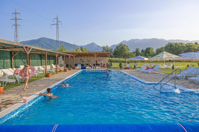 Piscină exterioară cu vedere la munte, Thermal Hotel Seven Seasons Banya