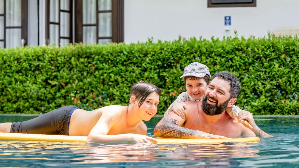 cazare cu piscina pentru familii cu copii in Romania