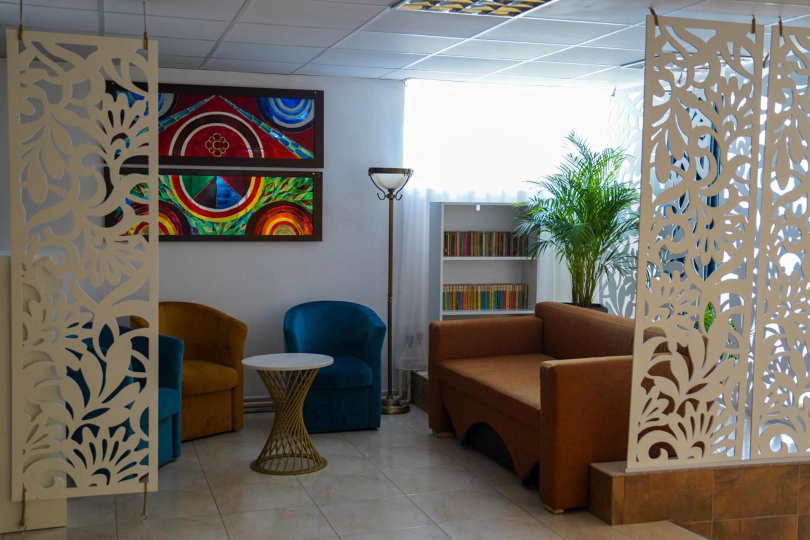 Complex Balnear Covasna – spațiu de lounge cu fotolii Complex Balnear Covasna – spațiu de lounge cu fotolii