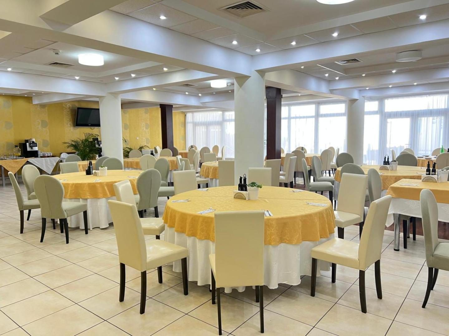 Complex Balnear Covasna – restaurantul proprietății Complex Balnear Covasna – restaurantul proprietății