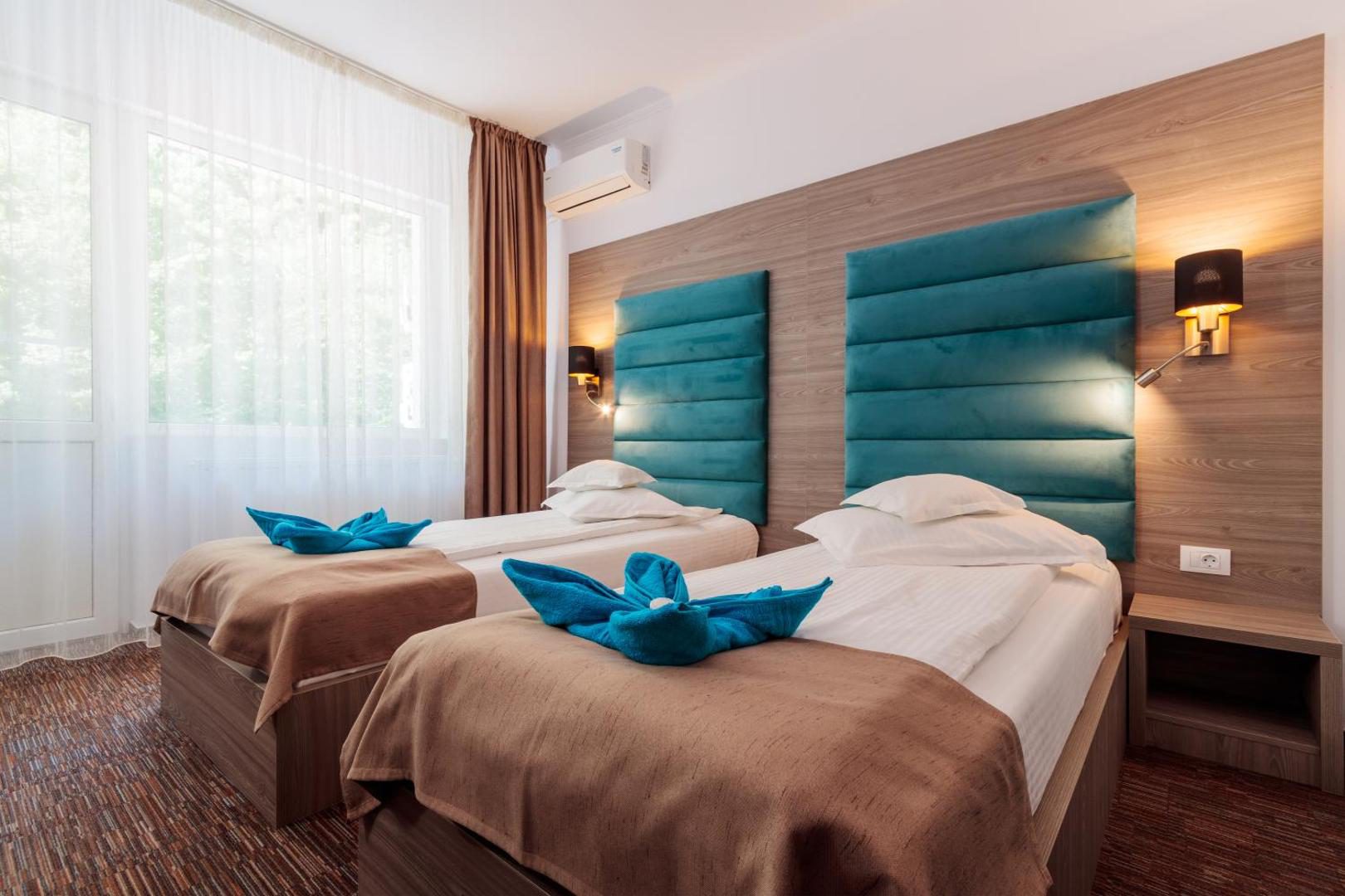 Hotel Orizont Cozia – cameră dublă cu balcon Hotel Orizont Cozia – cameră dublă cu balcon