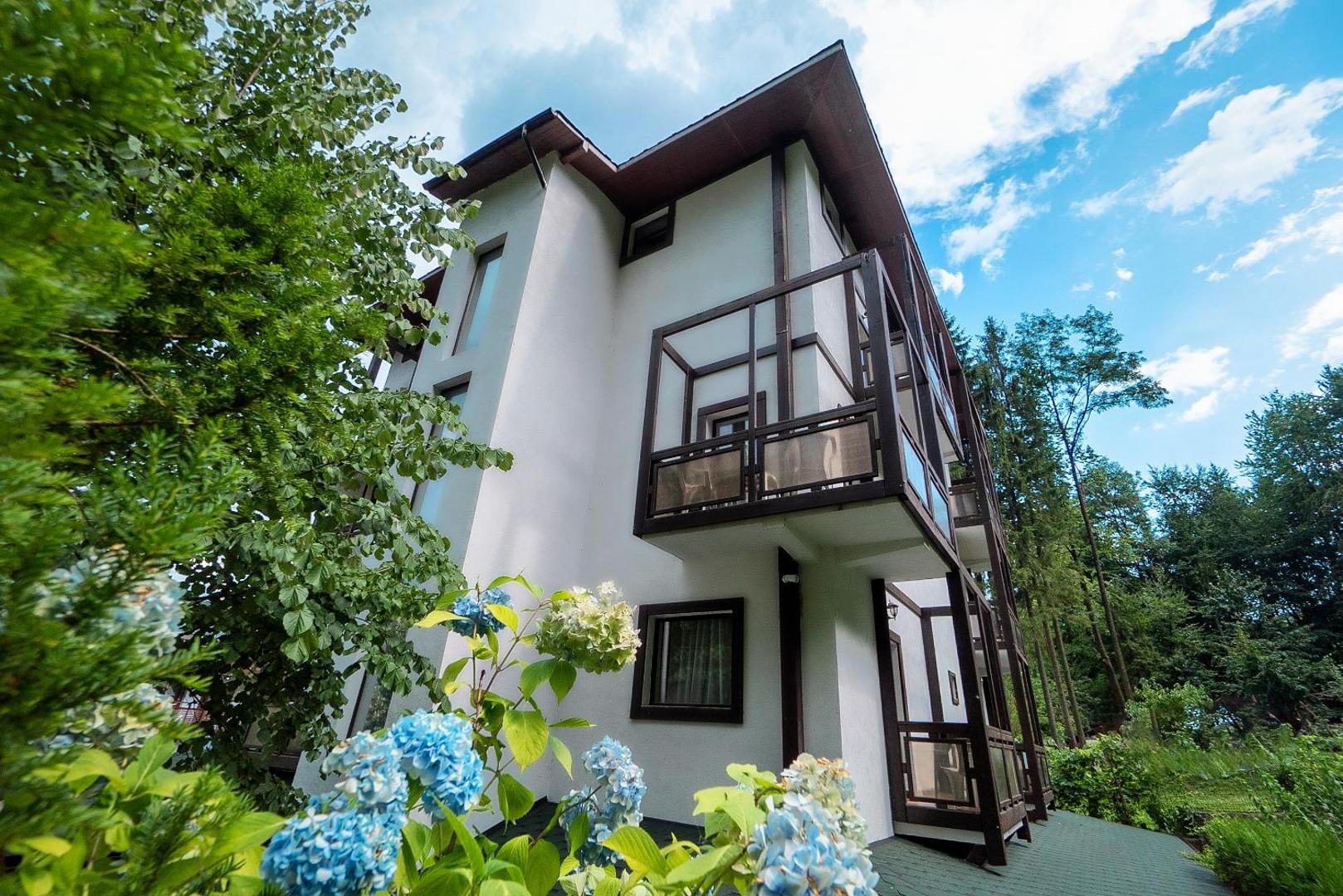 Clădirea anexă a Hotel TISA, în grădină Clădirea anexă a Hotel TISA, în grădină