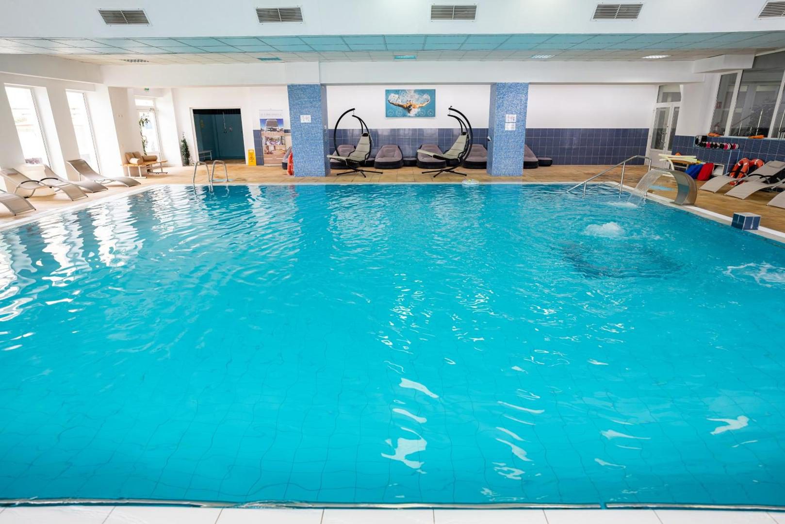 Complex Balnear Covasna – piscina interioară încălzită