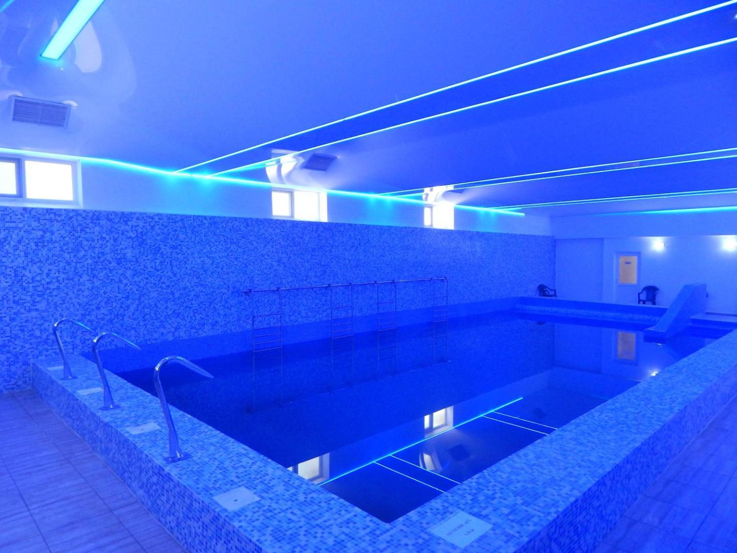 Hotel Traian Caciulata – piscina interioară, deschisă tot anul