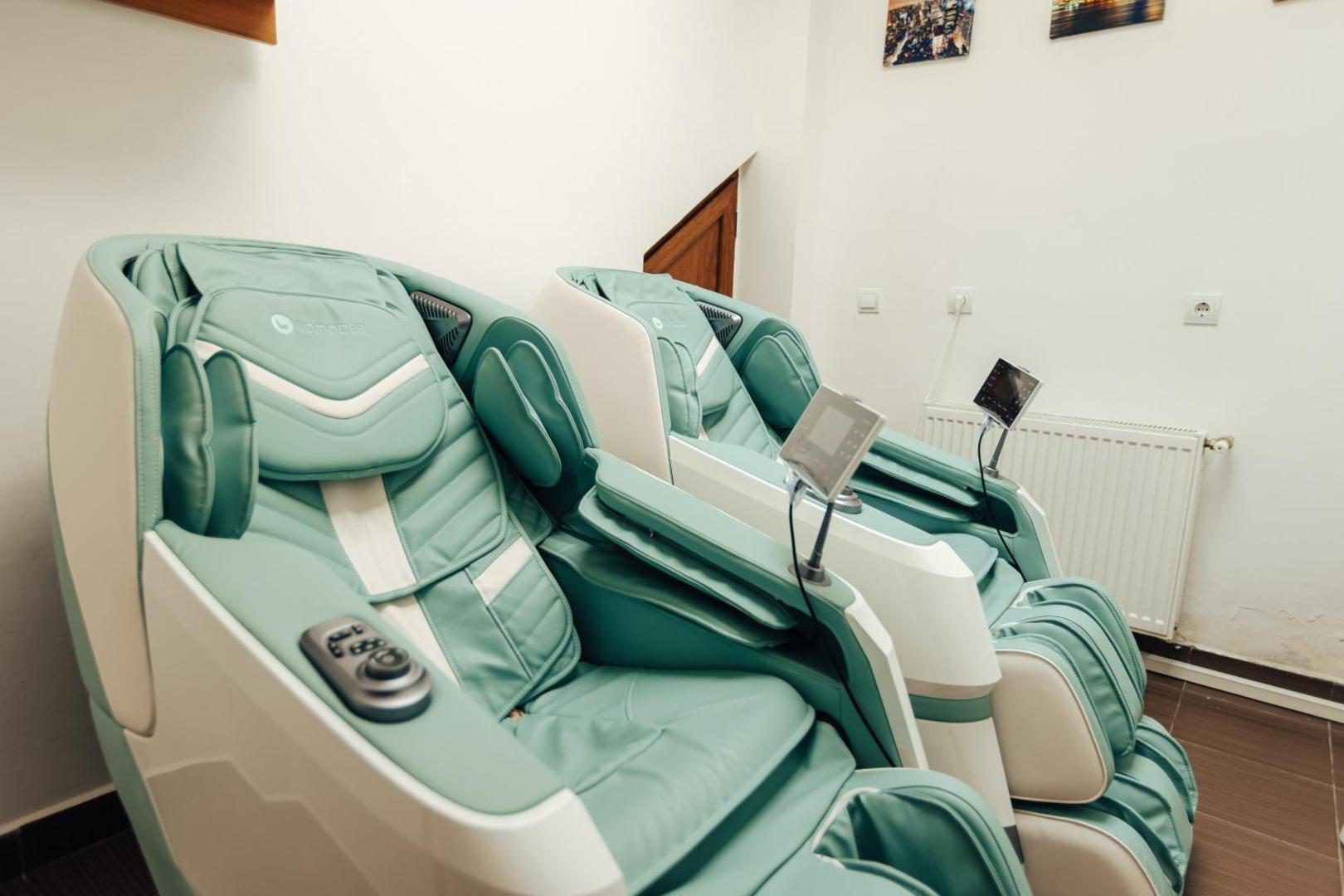 Scaunele de masaj din centrul spa al Hotelului Suprem Scaunele de masaj din centrul spa al Hotelului Suprem