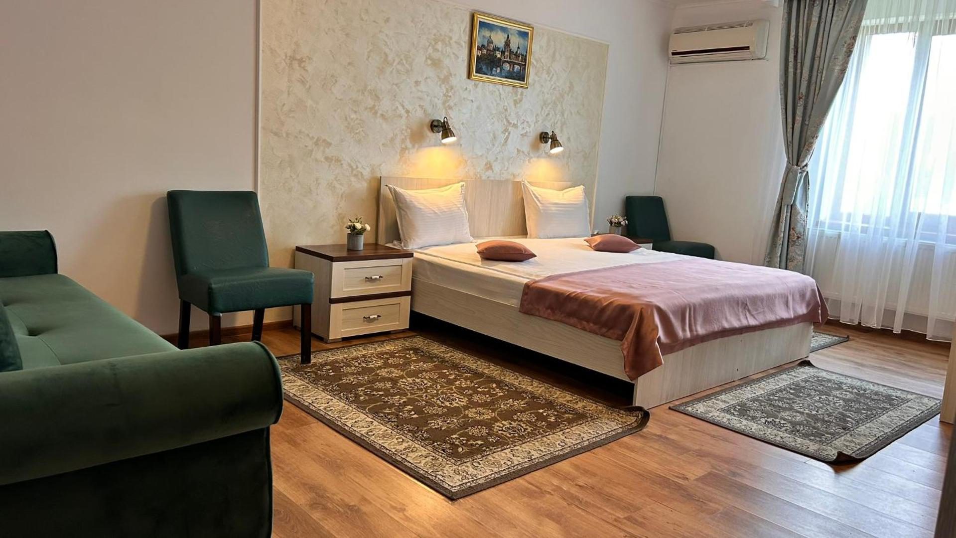 Cameră dublă la Hotel Suprem, Băile Olănești Cameră dublă la Hotel Suprem, Băile Olănești