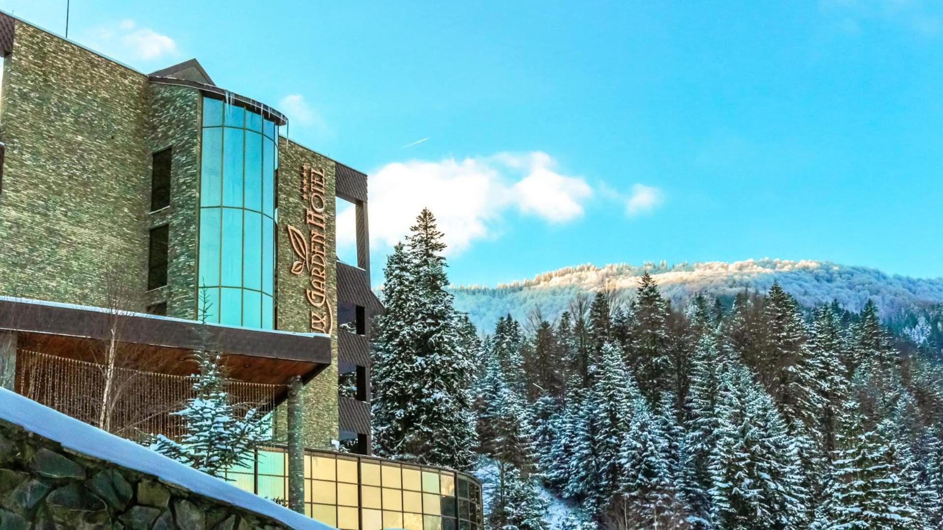 Lux Garden Hotel – hotelul iarna, la baza pârtiei din Azuga Lux Garden Hotel – hotelul iarna, la baza pârtiei din Azuga