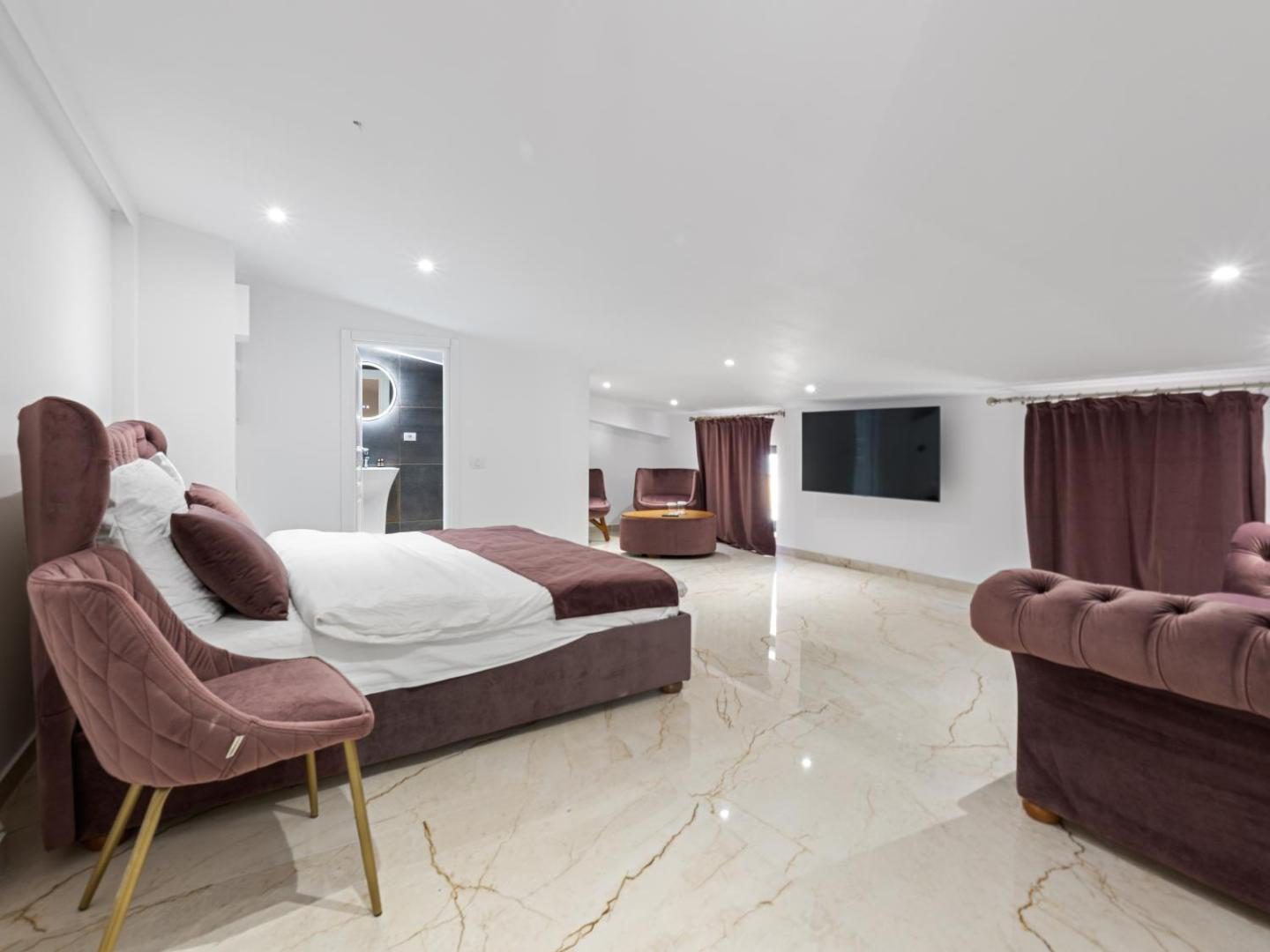 Transylvania House – cameră dublă deluxe cu TV cu ecran plat Transylvania House – cameră dublă deluxe cu TV cu ecran plat