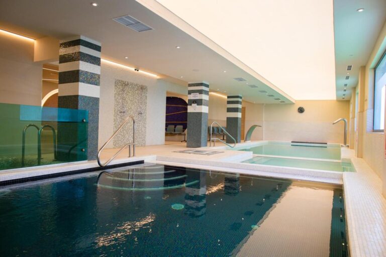 Hotel Olanesti & Spa Medical – cele două piscine interioare încălzite