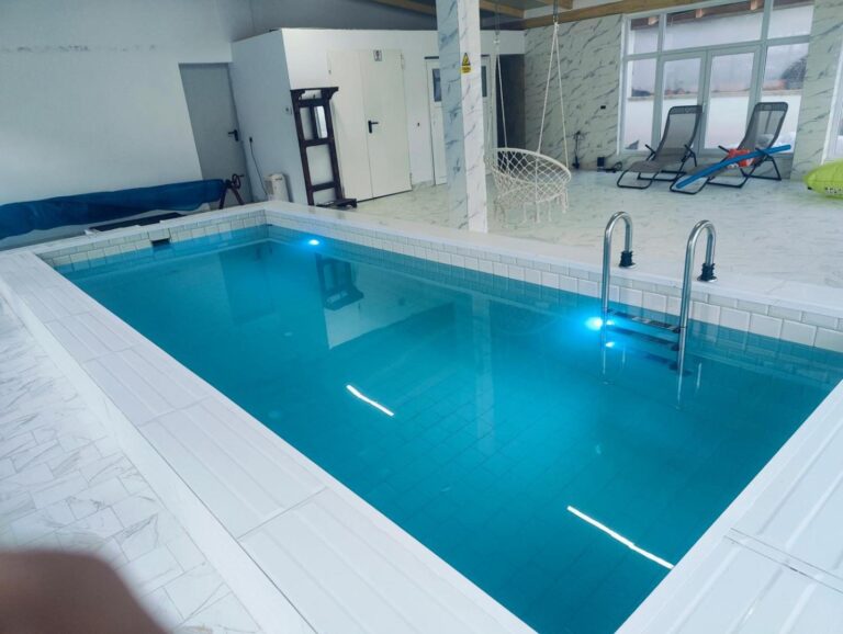 Pensiunea Trei Brazi Arieseni – piscina interioară