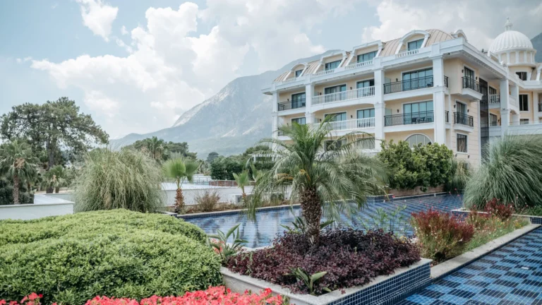 cazare cu piscina si gradina la munte in Romania