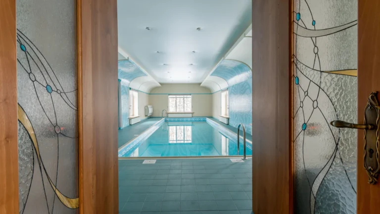 cazare pet friendly cu piscina interioara din Romania